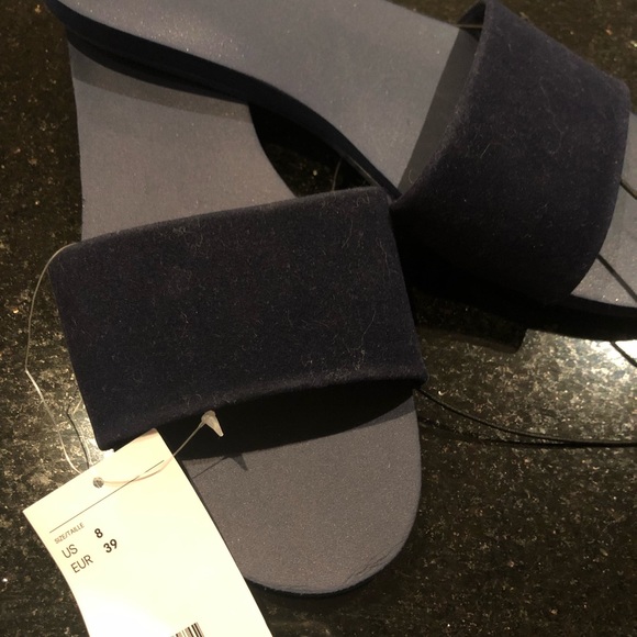 🎉 2 for $20🎉 H and M Navy slides NWT size 8 - Picture 3 of 3